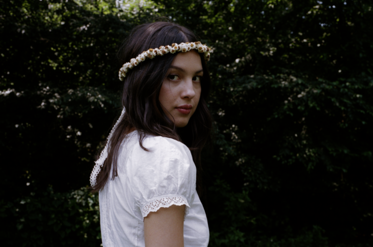 OLIVIA RODRIGO RELEASES “SERENA JOY” GLOBALLY AHEAD OF DAISY CHAIN FIELDS - XO Diva D