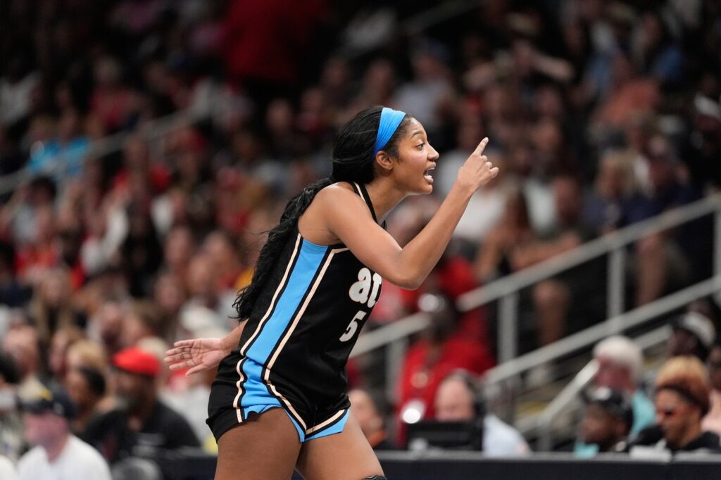 Angel Reese breaks WNBA single-game, season rebounding records as Dream sink Sparks 78-71 - larongeNOW