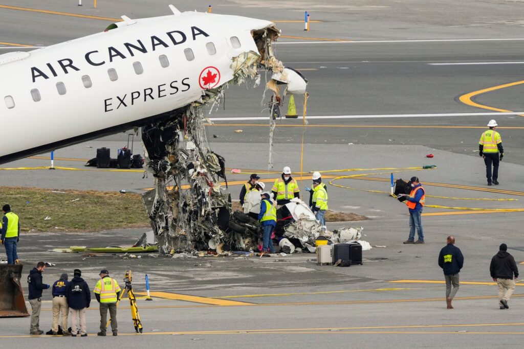 Flight controllers allegedly punched out early before Air Canada plane crash - paNOW