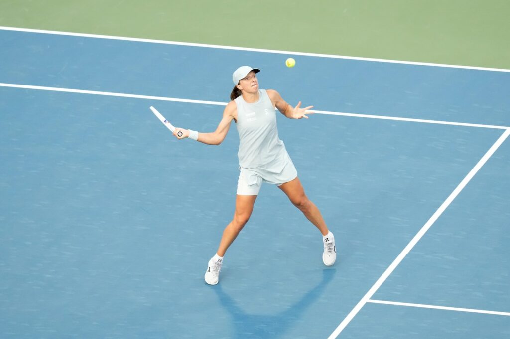 Swiatek tops Shnaider in straight sets to make NBO semifinals - battlefordsNOW