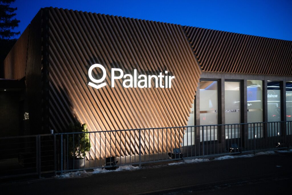 Palantir Blowout Pushes VTI to 52-Week High, AMD Surges Ahead of Earnings - Tech Times