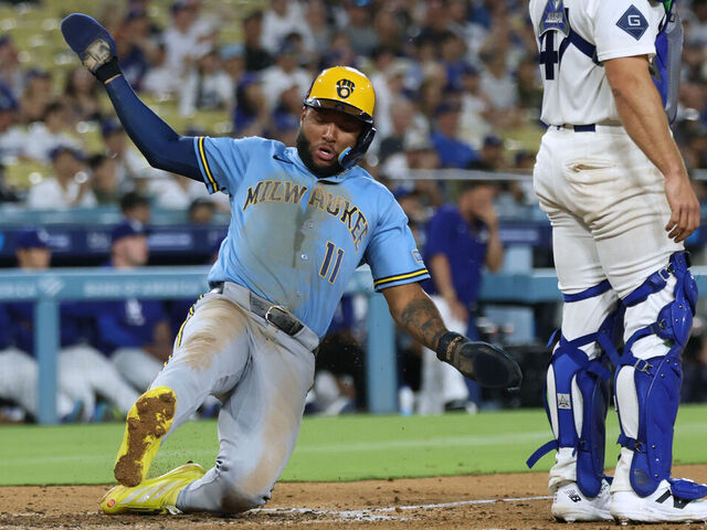 Brewers score 3 runs in 9th, mount comeback vs. Dodgers - theScore