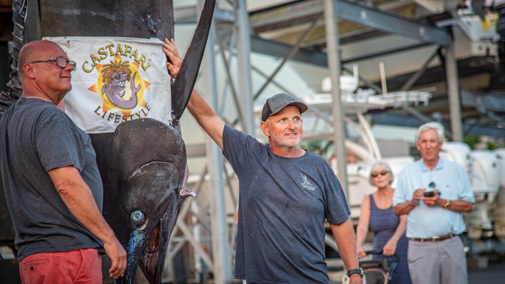 Charter boat hauls in 1,260-pound blue marlin believed to be East Coast's largest catch - ABC News - Breaking News, Latest News and Videos