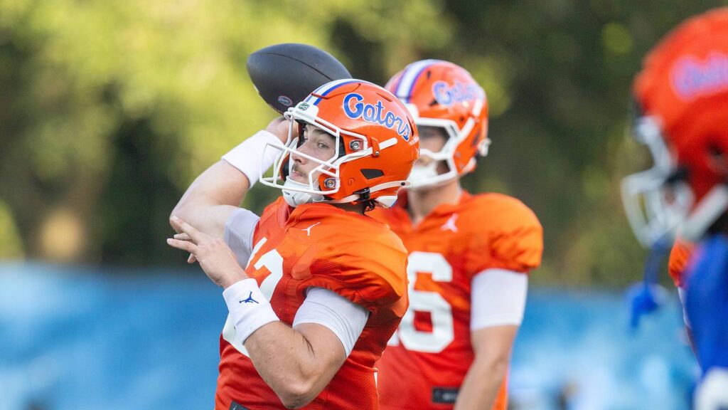The week that was with the Gators: Depth-chart surprises, a healthy roster, and FAU arrives - hailfloridahail.com