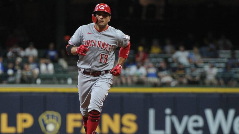 Reds legend Joey Votto offers ringing endorsement of Brewers' fanbase - Reviewing the Brew