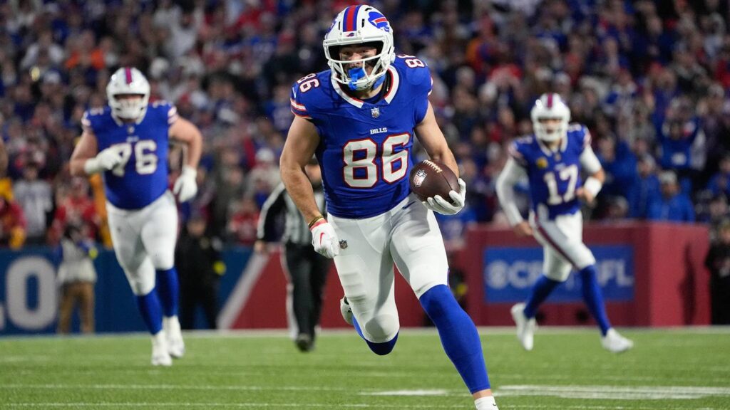 Tucker Kraft Re-Sets NFL TE Salary Scale: Is Bills' Dalton Kincaid at That Level? - Sports Illustrated