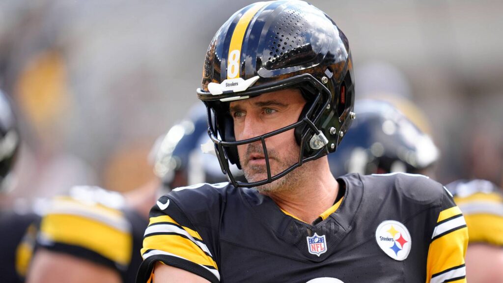Aaron Rodgers Steps Out in Undercover Look for Steelers-Patriots Game - Sports Illustrated