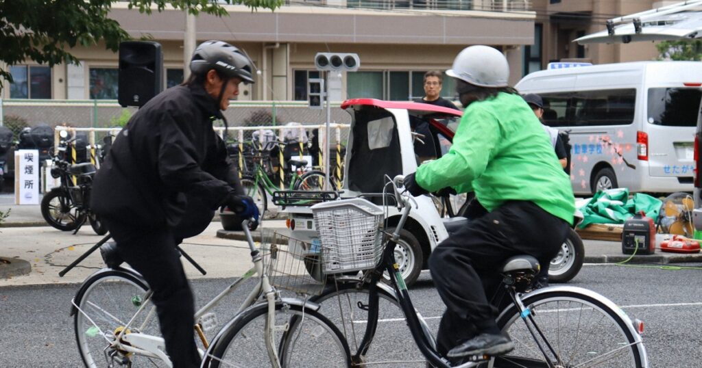 Easy Japanese news in translation: Summer festival for traffic safety held in Tokyo - 毎日新聞