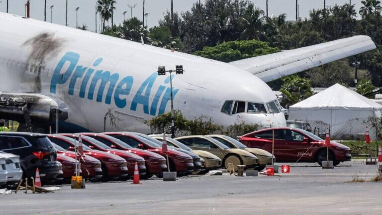 Pilot pressed on with landing despite warnings in Miami cargo crash, NTSB says - CNBC