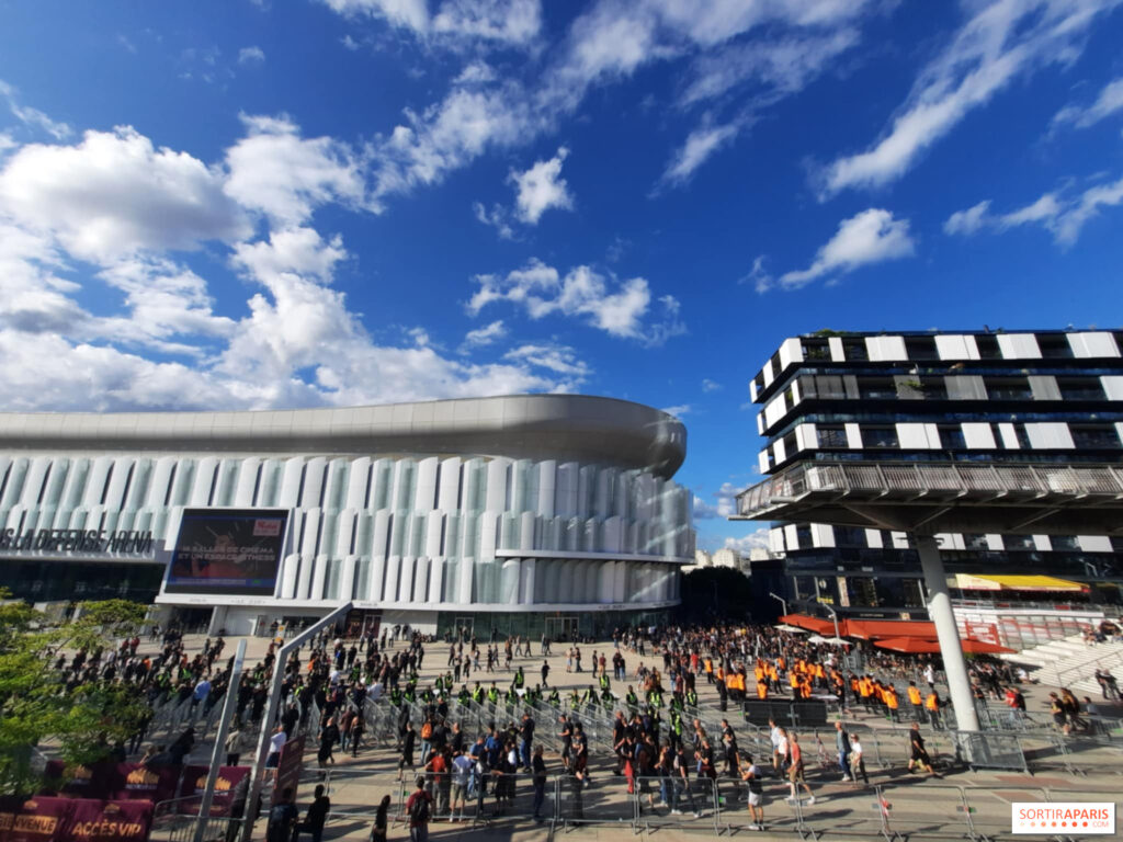 Céline Dion at La Défense Arena: what you need to know about the merchandise sales points - Sortir à Paris