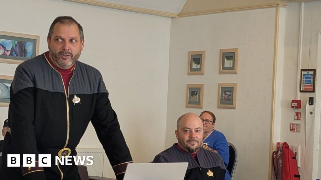 Star Trek an 'escape' for one of Kent's biggest fans - BBC
