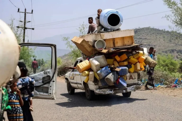 Fall of Mokha Leaves Humanitarian Crisis in Its Wake, Threatens Shipping - ASHARQ AL-AWSAT English