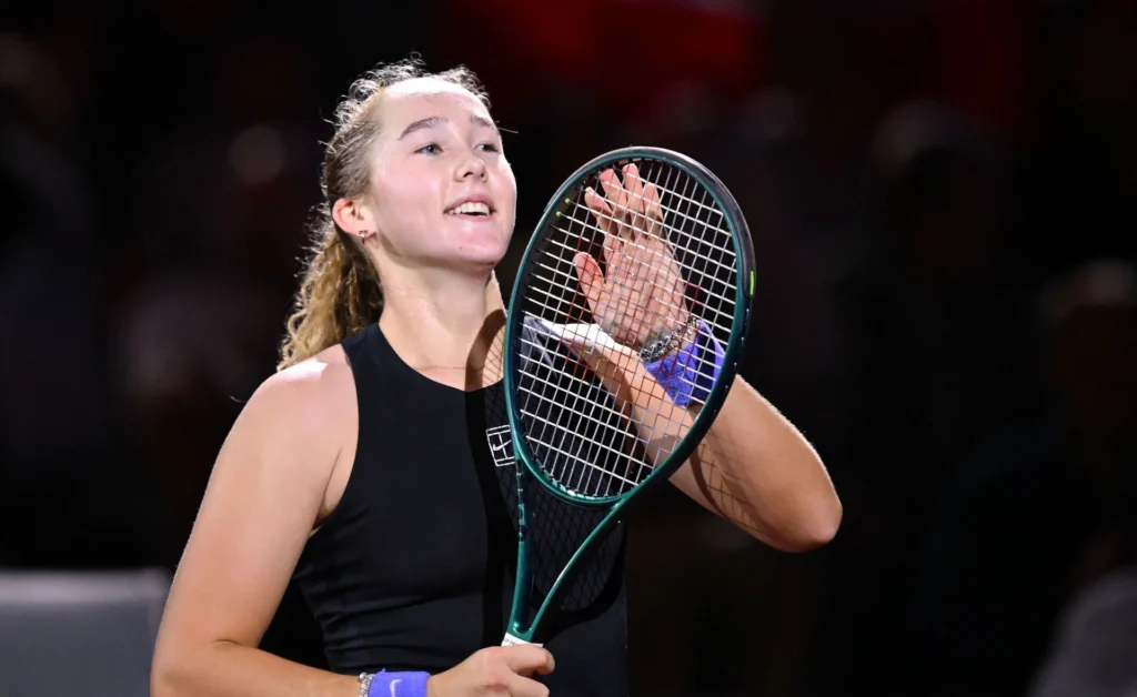 Mirra Andreeva Crushes Sasnovich 6-2, 6-2 in Singapore Opener - TennisTemple