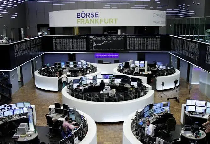 European stocks fall on inflation fears after oil prices rise - صحيفة مال