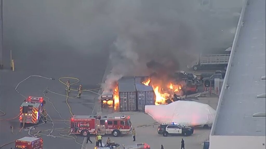 Chatsworth helicopter crash: KNBC news helicopter crash in Los Angeles, California leaves 3 dead near site of fatal bus crash - ABC7 Bay Area