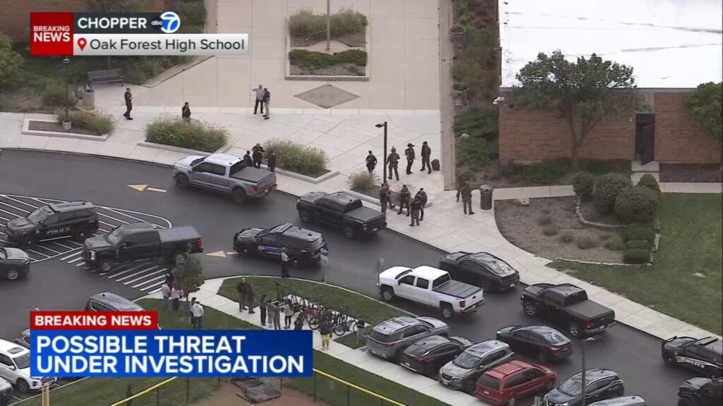 Oak Forest High School under lockdown for possible threat; massive police response, officials say | LIVE - ABC7 Chicago