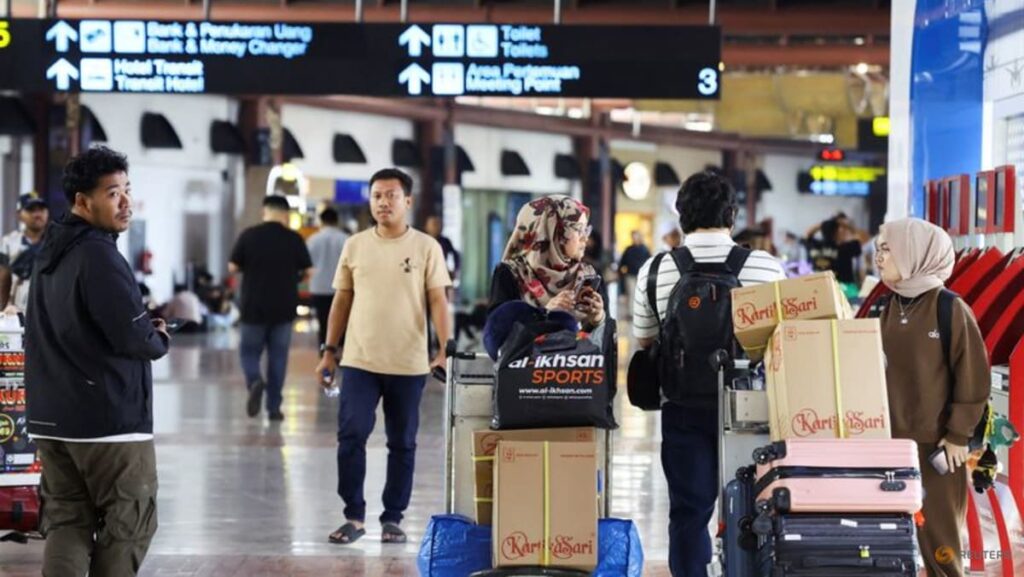 Eight Indonesian airports remain shut due to volcanic ash from Anak Krakatau - channelnewsasia.com