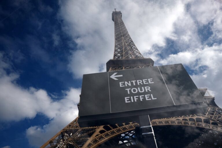 Eiffel Tower shuts after female staffers ‘removed’ during visit of Hindu monks - The Independent
