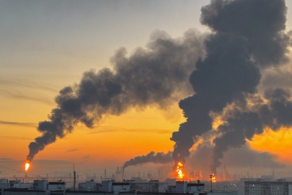 Ukraine-Russia war latest: Two dead and oil refinery in flames after ‘biggest ever’ drone attack on Moscow - The Independent