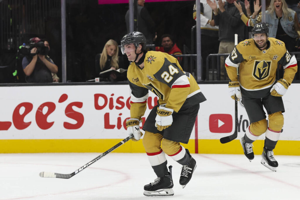 Golden Knights top prospect scores 1st NHL goal in debut against Chicago — WATCH - Las Vegas Review-Journal