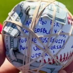 Ian Happ wraps baseball in $300, tells Wrigley bleacher fans 'Beers on me!' - CubsHQ