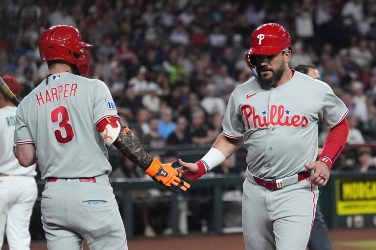 Bryce Harper reaches base 5 times, Phillies beat the Diamondbacks 7-1 for 6th straight win - iNFOnews.ca