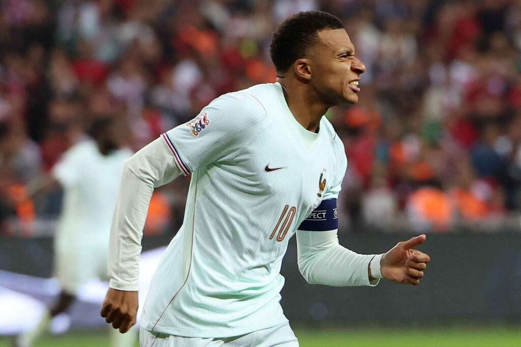 Mbappe scores but goes off injured as France down Turkey in Zidane's first match - Flashscore.com