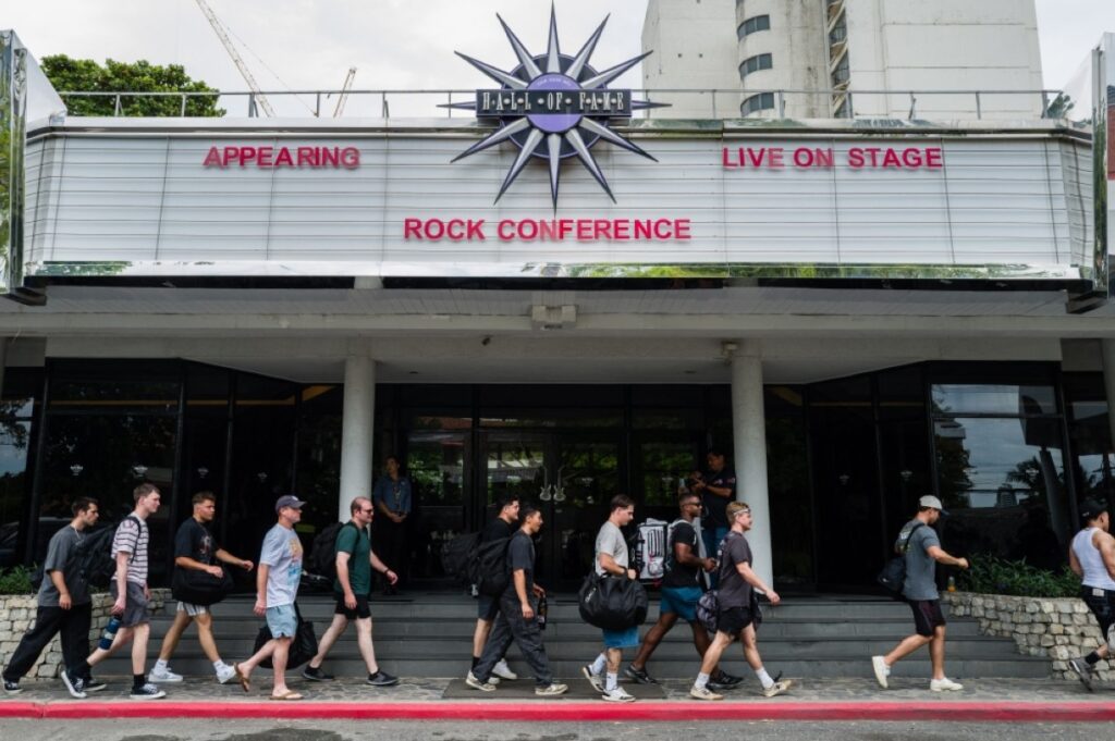 US sailors descend on Thailand resort town after months at sea - Kuwait Times
