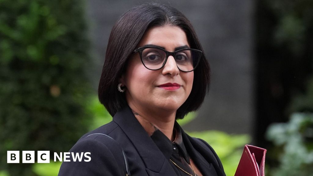 Unions urge ministers to soften planned changes to immigration rules - BBC