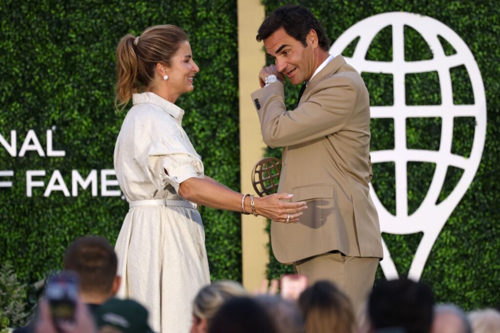 "My stylist...a wonderful mother" - Roger Federer bursts into tears during emotional message to wife Mirka at HoF induction - Sportskeeda