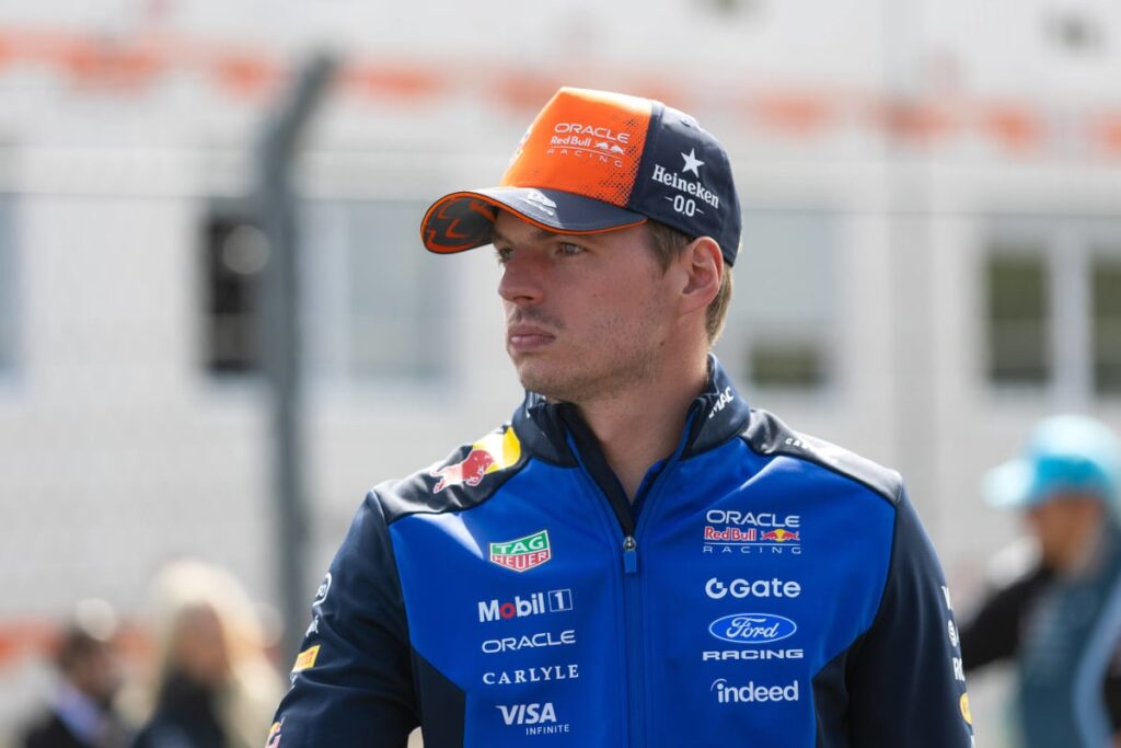 LIVE Max vs 100 Results: Times and positions as Verstappen takes on epic Silverstone challenge - gpfans.com