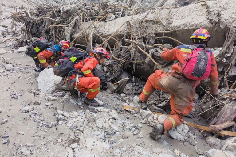 Over 2,500 rescuers deployed to mudslide-hit border port in China's Xizang - chinadaily.com.cn