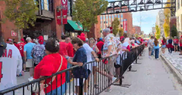 Thousands of Cardinals line up for Albert Pujols, Yadier Molina enshrinement - STLtoday.com
