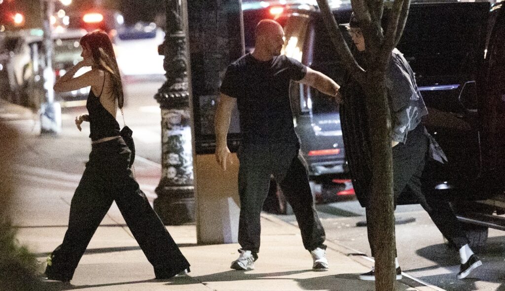 DAKOTA JOHNSON AND MGK SPEND THE NIGHT TOGETHER AFTER PRIVATE MEETUP AT TAYLOR SWIFT’S NYC APARTMENT: Relationship status unknown - deuxmoi.world