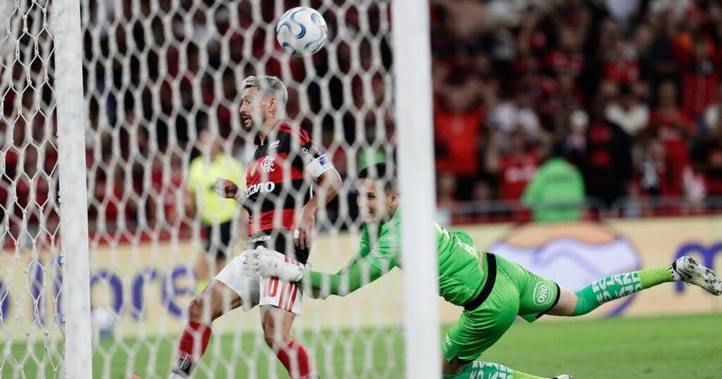 De Arrascaeta’s late goal lifts Flamengo into Copa Libertadores semifinals - Toronto Star