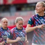 WSL: Arsenal host winless Manchester United - BBC