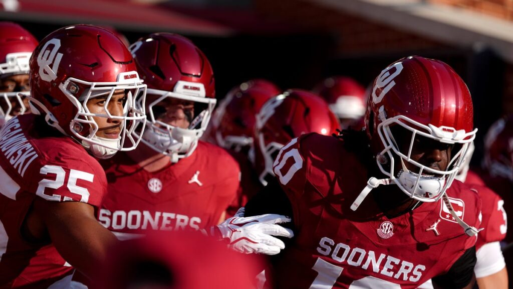 Kip Lewis injury update: OU football LB hops off, James Nesta in vs Michigan - The Oklahoman