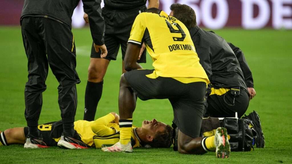 Borussia Dortmund prospect Konstantinos Karetsas stretchered off - USA Today