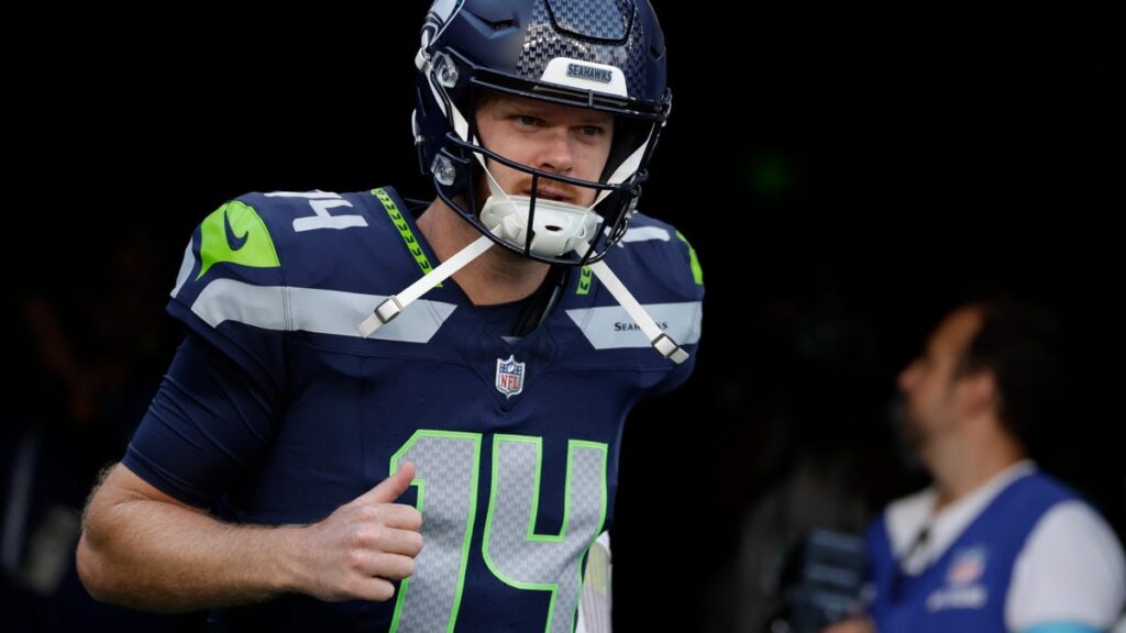 Sam Darnold injury update: Seahawks QB leaves game vs. Patriots - USA Today