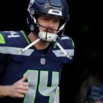 Sam Darnold injury update: Seahawks QB leaves game vs. Patriots - USA Today