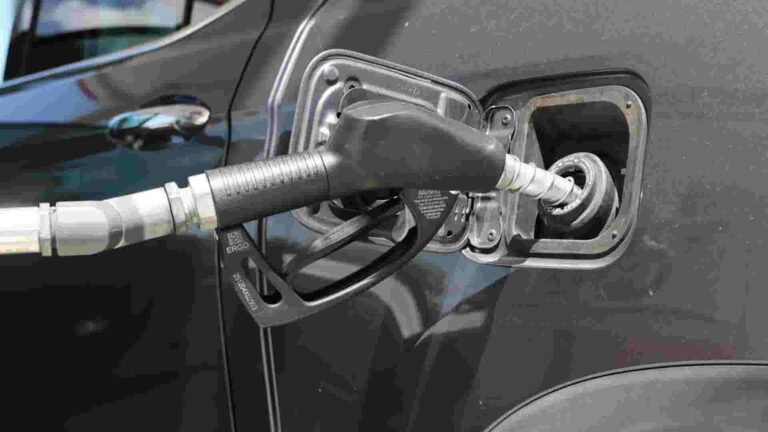 GasBuddy analyst explains diesel price spike in Wisconsin - Milwaukee Journal Sentinel