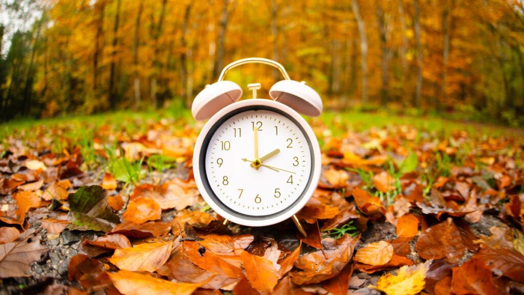 Do we set clocks back tonight? When DST ends in Michigan - Detroit Free Press