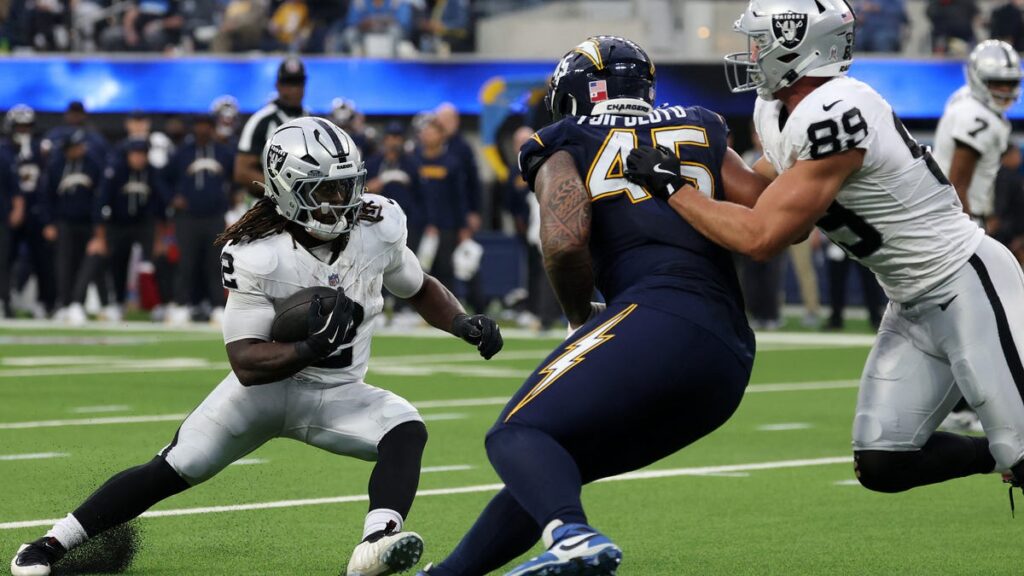 What channel is Raiders-Chargers game today live? Streaming, NFL TV schedule - IndyStar