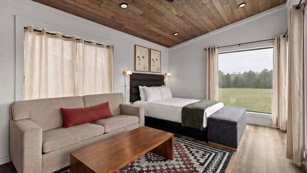 Cabins with open-air showers, drive-in movie theater coming to Townsend - Knoxville News Sentinel