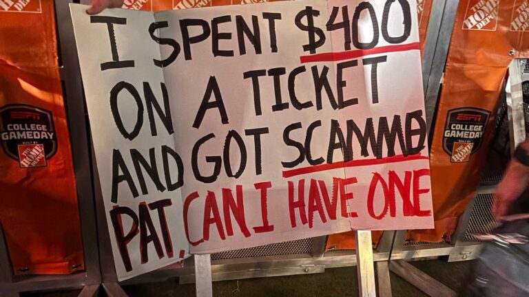College GameDay live updates, Lane Kiffin booed, Ole Miss-LSU, Morgan Freeman, $1M kick - The Clarion-Ledger
