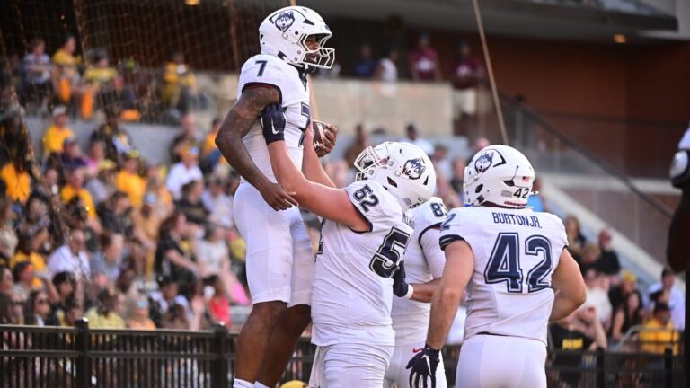 Watch Miami (Ohio) hand UConn football the ball for crazy fumble recovery - Norwich Bulletin