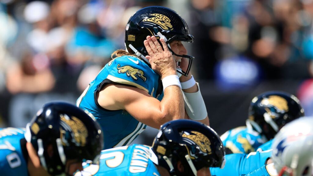 Jaguars take on Patriots at The Bank. See first-half photos - jacksonville.com