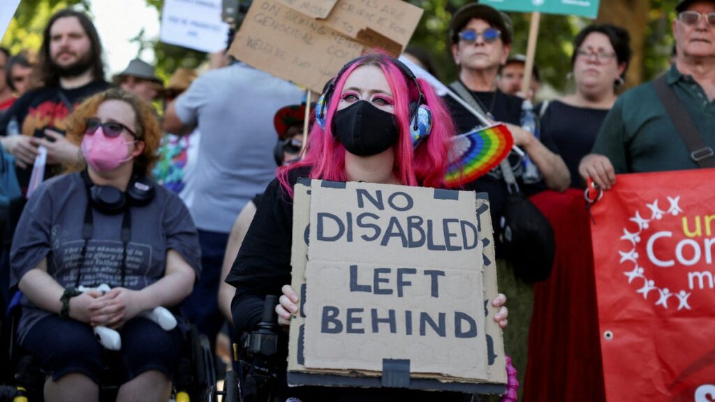 Trump rolls back federal hiring rules. Are disabled workers at risk? - USA Today