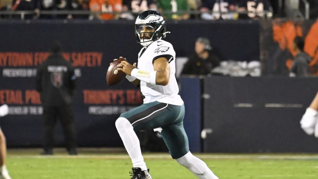 WATCH: Eagles score with one second before halftime on Hurts TD - Touchdown Wire