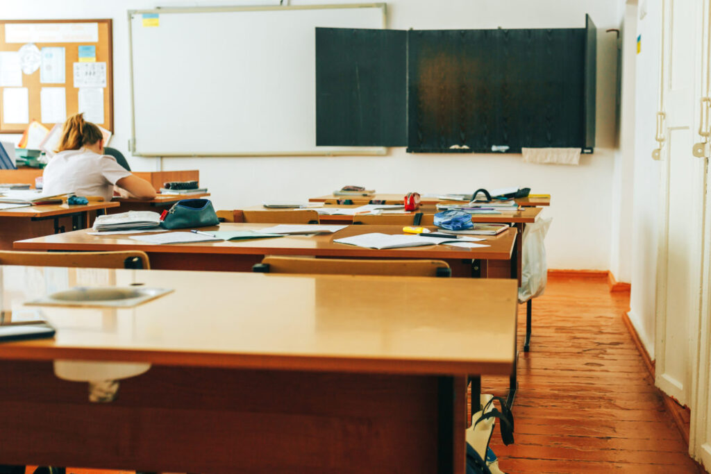 Omaha parents, teachers turn up the heat on district over AC problems in classrooms - Heartlander News
